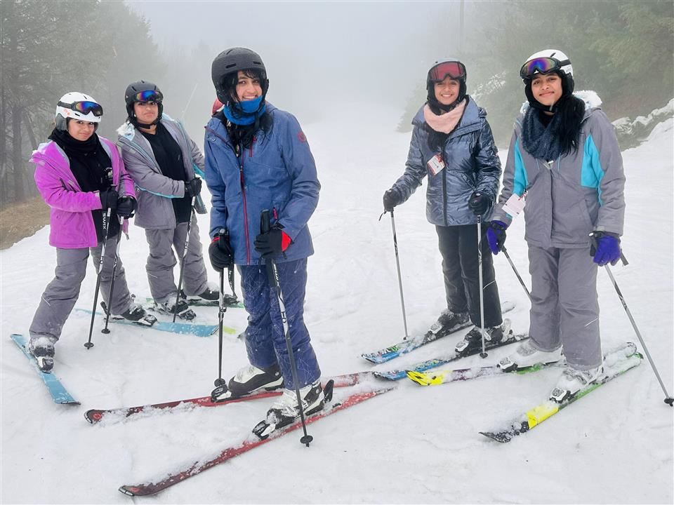 students skiing